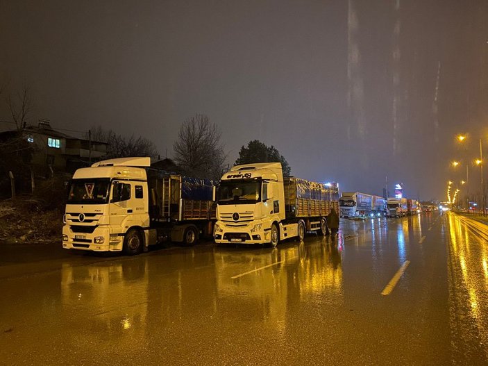Samsun-Ankara karayolu kardan ulaşıma kapandı, araçlar yolda kaldı -8