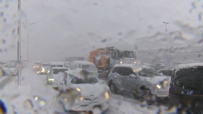 Küçükçekmece D-100'de trafik durdu -2