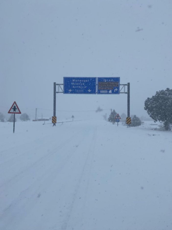 Antalya-Konya karayolu araç trafiğine kapatıldı -1