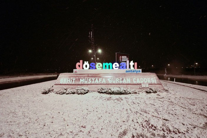 Antalya’ya 29 yıl sonra kar yağdı -1