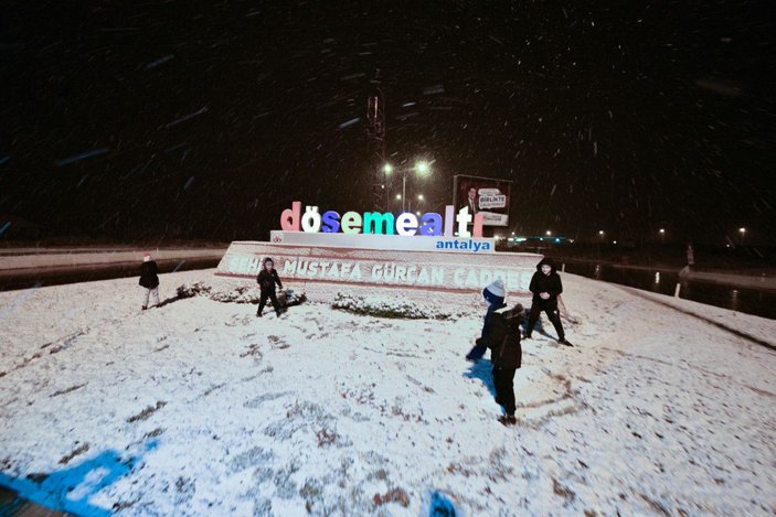 Antalya’ya 29 yıl sonra kar yağdı -6