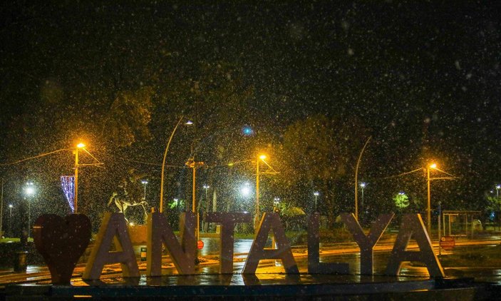 Antalya’ya 29 yıl sonra kar yağdı -5