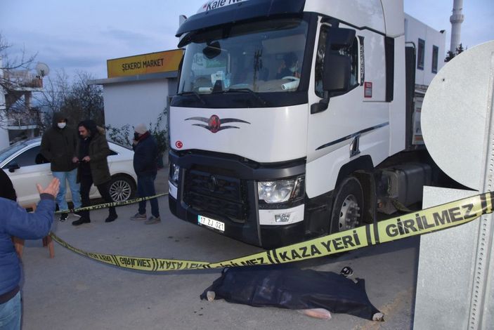 Ekmek alıp dönerken TIR'ın çarpmasıyla öldü -2