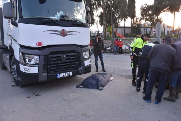 d Ekmek alıp dönerken TIR'ın çarpmasıyla öldü -5