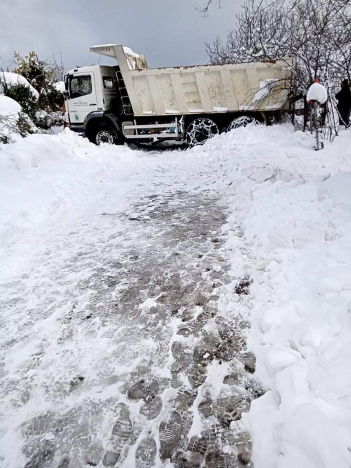 İş makinesi ile kamyon arasında sıkışıp öldü -2