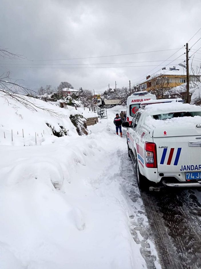 İş makinesi ile kamyon arasında sıkışıp öldü -1