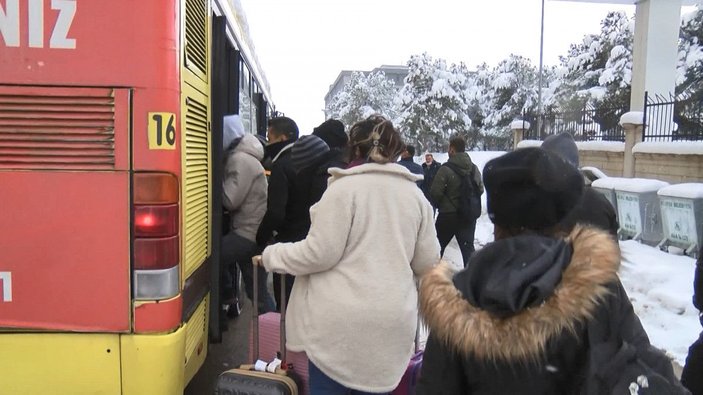 İstanbul'a giriş yasaklanınca Bursa'da mahsur kalan yolcular, otobüslerle yola çıktı -8