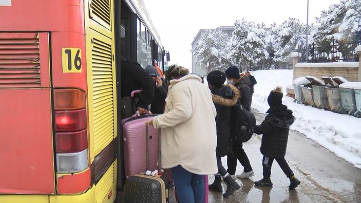 İstanbul'a giriş yasaklanınca Bursa'da mahsur kalan yolcular, otobüslerle yola çıktı -4