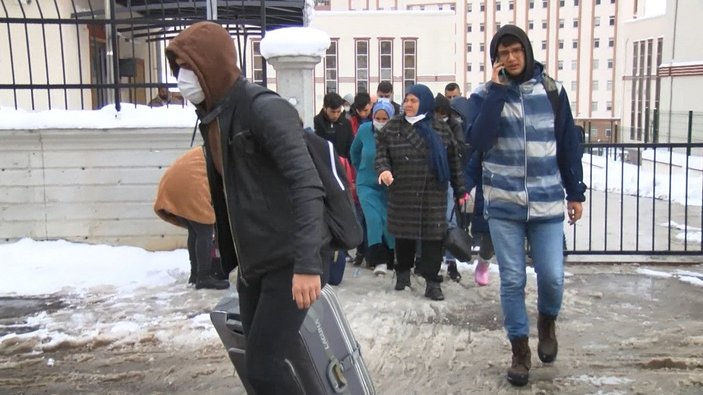 İstanbul'a giriş yasaklanınca Bursa'da mahsur kalan yolcular, otobüslerle yola çıktı -3