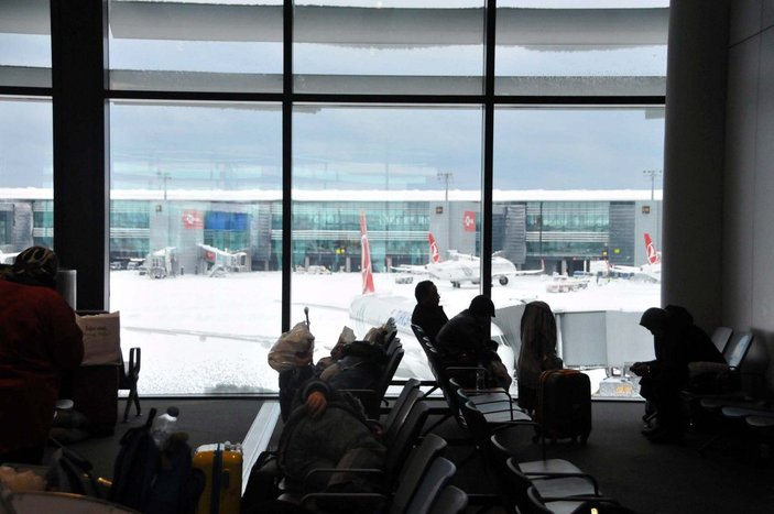 İstanbul Havalimanı'nda kar temizleme çalışmaları  -4