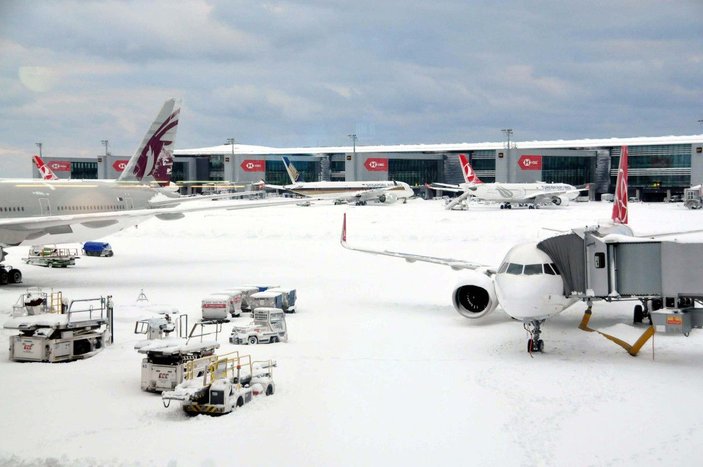 İstanbul Havalimanı'nda kar temizleme çalışmaları  -3
