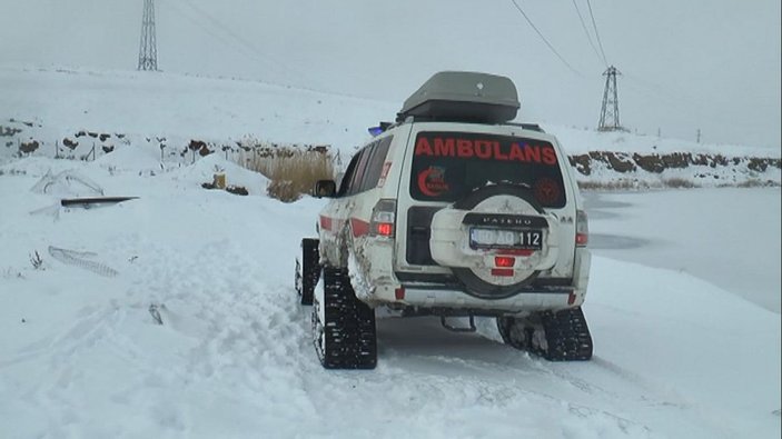 Yolunu kaybedip donma tehlikesi geçiren çobana paletli ambulansla ulaşıldı -3