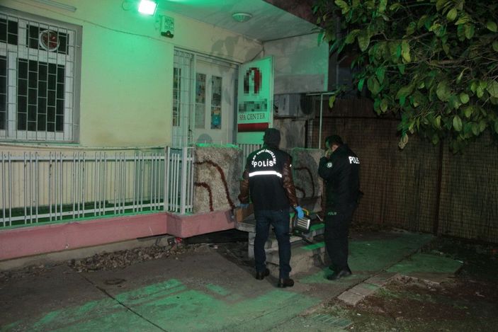 Masaj salonunda bıçaklı kavga: 2 ağır yaralı -4