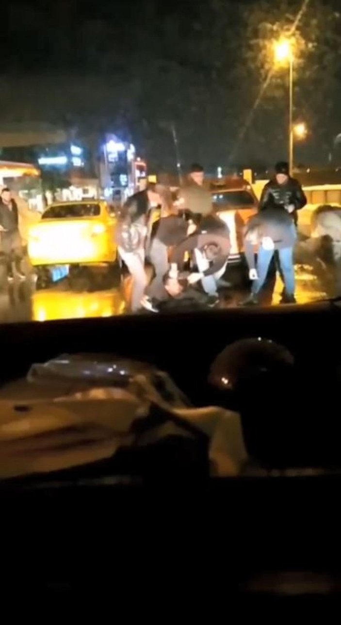 Taksi çalan şüpheliyi taksiciler yakalayıp polise teslim etti -3