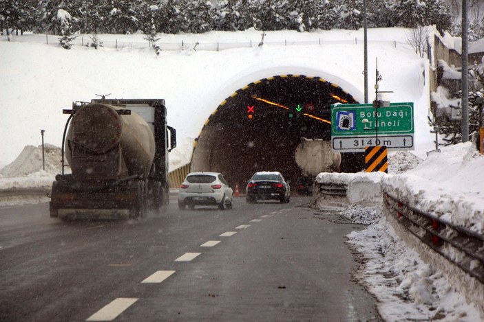 Bolu Dağı'nın İstanbul istikameti kar temizliği için trafiğe kapatılacak -1