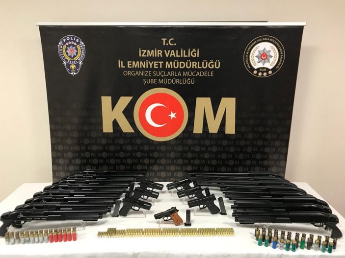 İzmir'de silah kaçakçılarına operasyon; 3 gözaltı -1