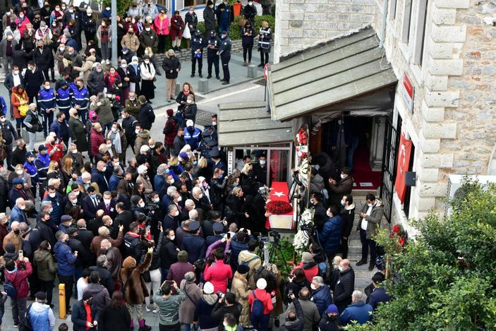 Sanatçı Fatma Girik, Bodrum'da son yolculuğuna uğurlandı -7