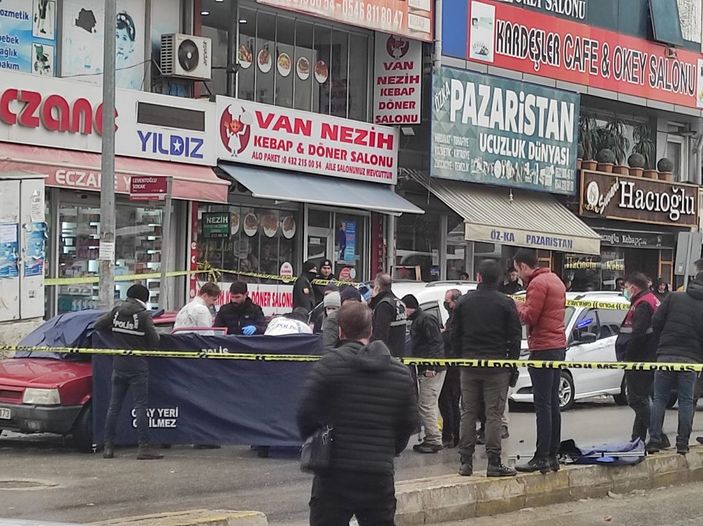 Van'da otomobilde ve aracın yakınında 2 ceset bulundu; 1 kişi gözaltında  -5