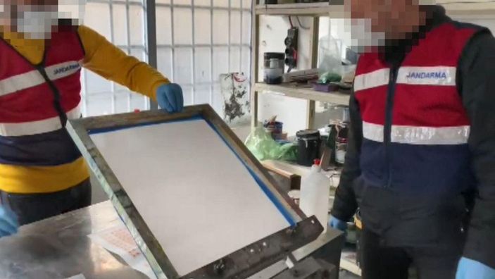 d Zeytinburnu'nda sahte TAPDK bandrolü basan grafikere suçüstü -2