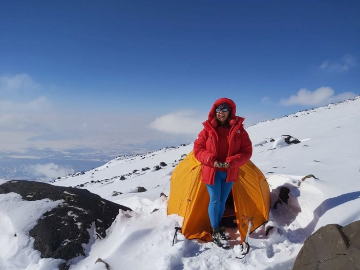 Ayşe ve Semra hemşireler -40 derecede Ağrı Dağı'nda zirve yaptı -10