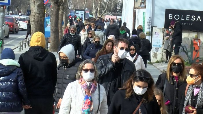 Kadıköy'de pazar hareketliliği, kimileri yüzdü kimileri yürüyüş yaptı -3