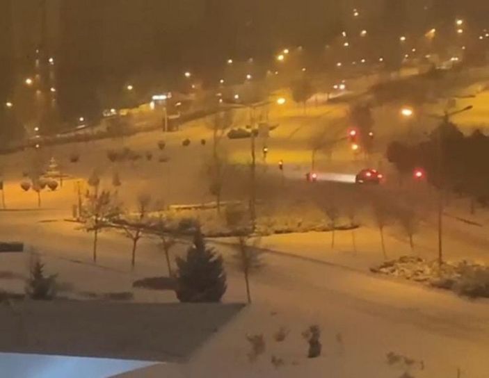 d Ankara'da kar yağışı başladı, sürücüler zor anlar yaşadı -5