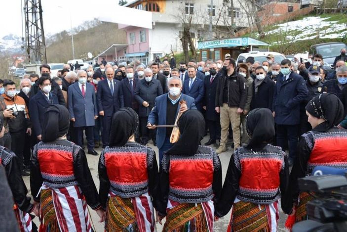 Binali Yıldırım, 'kuşdili' ise seslendi -10