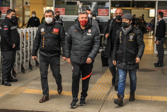 Galatasaray'a, Antalya'da Fatih Terim mesajlı karşılama -1
