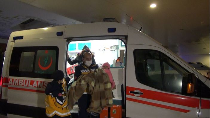 Karbonmonoksit gazından zehirlenen 4'ü çocuk 9 kişi hastaneye kaldırıldı -1