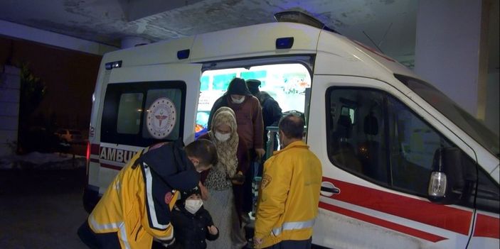 Karbonmonoksit gazından zehirlenen 4'ü çocuk 9 kişi hastaneye kaldırıldı -4