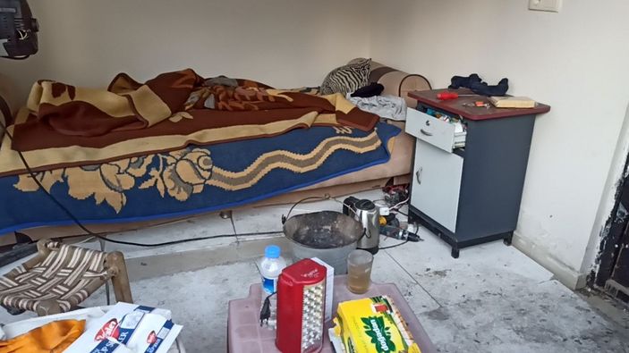 Kovada ateş yakan inşaat bekçisi, gazdan zehirlendi  -1