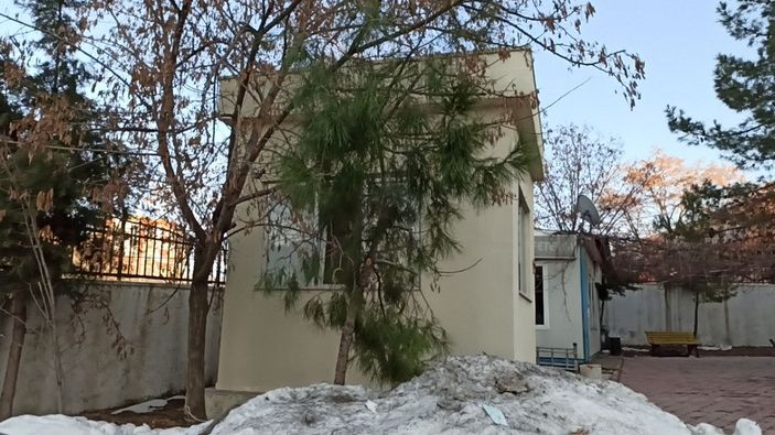 Kovada ateş yakan inşaat bekçisi, gazdan zehirlendi  -2