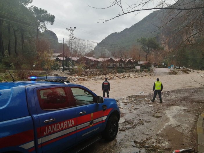 Jandarma, 412 devriyeden oluşan 897 personel ile hava muhalefetiyle mücadele ediyor -3