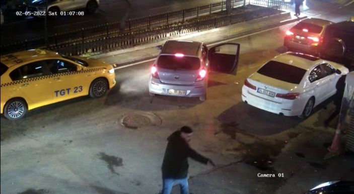 Bebek'te ünlü kafeye silahlı saldırı anı