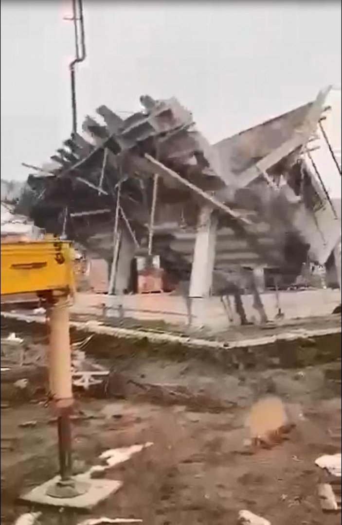İnşaat halindeki bina, beton dökümü için hazırlık yapılırken çöktü -3