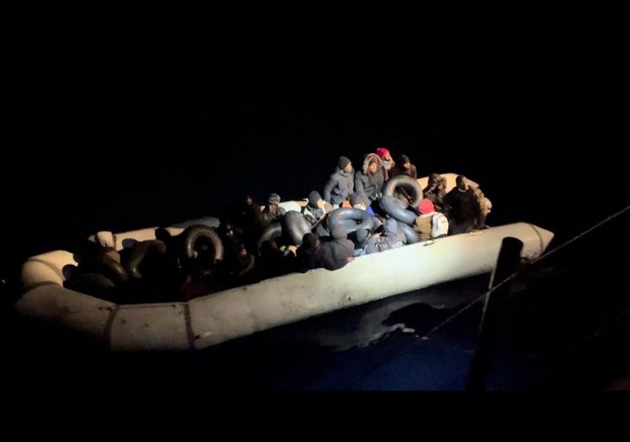 İzmir açıklarında 80 göçmen yakalandı, 45 göçmen de kurtarıldı -5