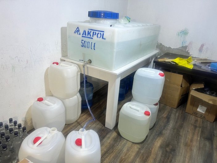 Beykoz'da sahte içki imalathanesine baskın: Şüphelilerin bondrol kandırmacası  -4
