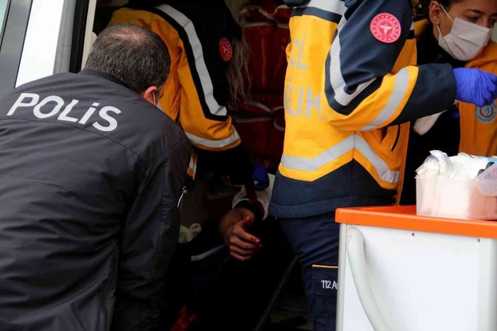 Antalya’da gençlerin kız kavgasında kan aktı: 1 yaralı -3