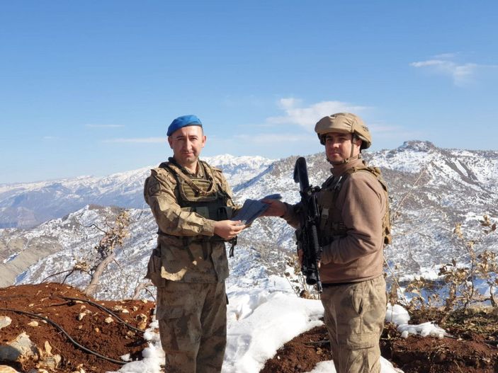 Berlin'de ördüğü çorapları, Şırnak'taki askerlere gönderdi -5