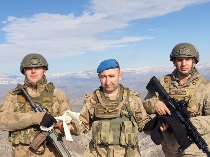 Berlin'de ördüğü çorapları, Şırnak'taki askerlere gönderdi -6