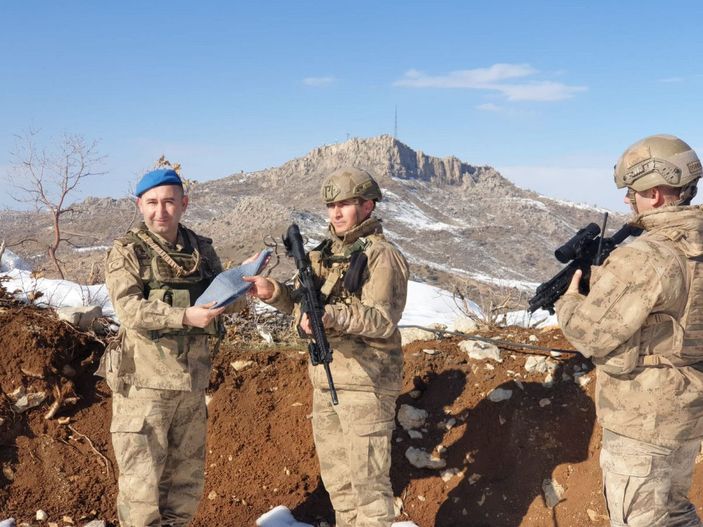 Berlin'de ördüğü çorapları, Şırnak'taki askerlere gönderdi -7