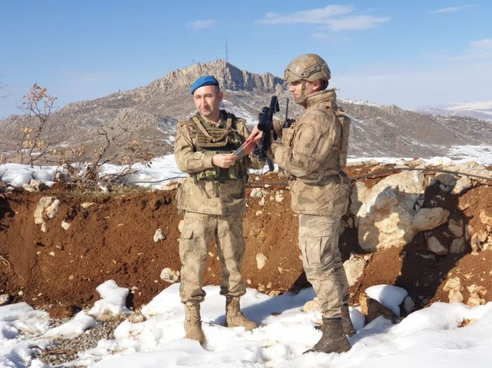 Berlin'de ördüğü çorapları, Şırnak'taki askerlere gönderdi -9