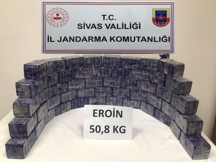 İran plakalı yolcu otobüsünde 50 kilo eroin ele geçirildi; 4 gözaltı -2