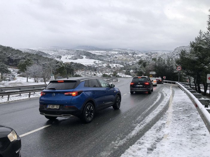 İzmir'de kar yağışı; Sabuncubeli Geçidi'nde önlem alındı -8