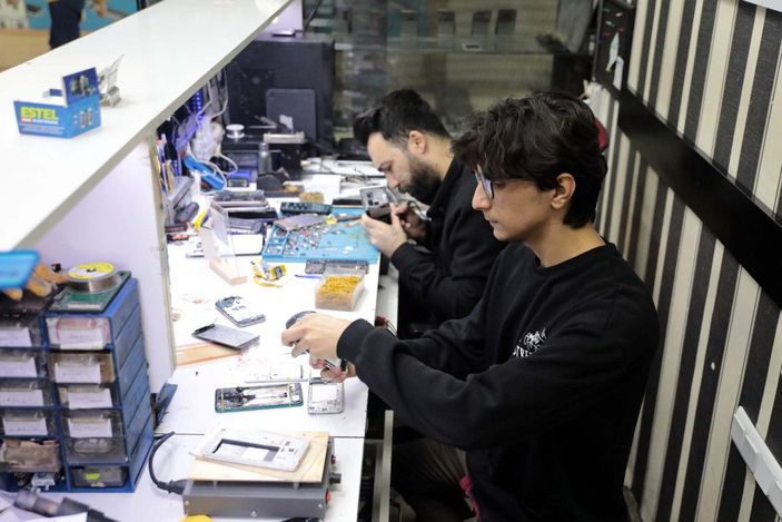 Tamirdeki telefonun patlama anı kamerada -3