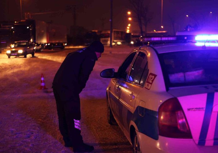 Konya’yı çevre illere bağlayan yollar, kar yağışı nedeniyle ulaşıma kapatıldı