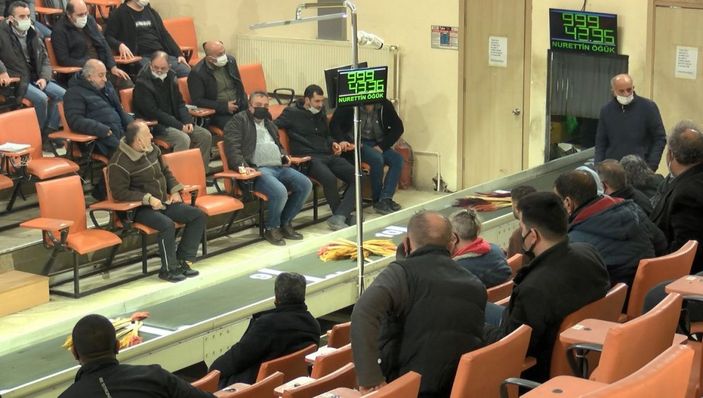 Alibeyköy'de çiçekçiler fiyatları beğenmedi, mezatı terk etti -6