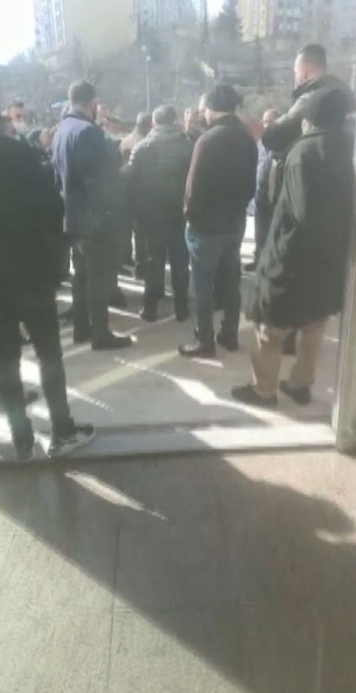 Alibeyköy'de çiçekçiler fiyatları beğenmedi, mezatı terk etti -1