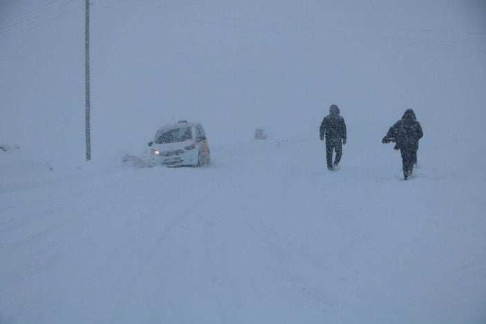 Hakkari kent merkezi ile 2 ilçesinde okullara 'kar' tatili -1