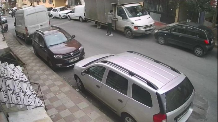 Kağıthane'de kamyonetten yapılan hırsızlık kamerada -3